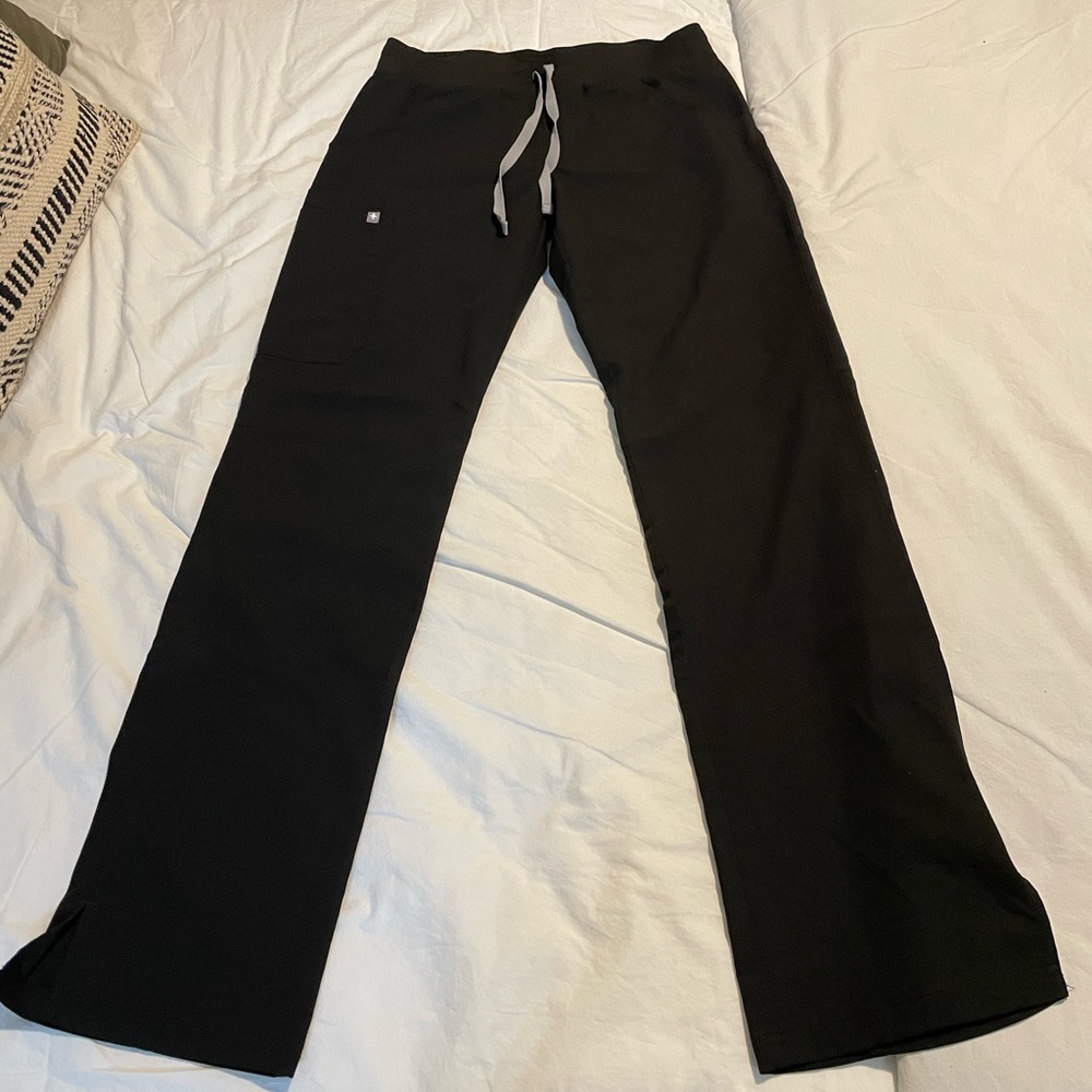 Figs Kade Cargo scrub pant (small tall black)